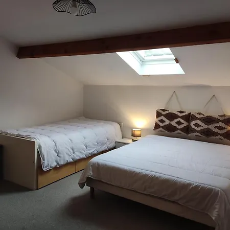 Au Calme Avec Piscine Et Parking Dans Securisee Apartmán