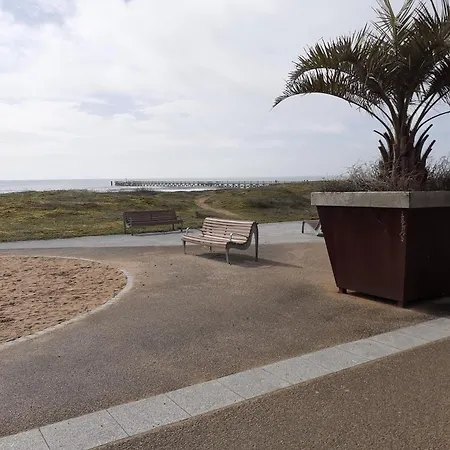 Au Calme Avec Piscine Et Parking Dans Securisee סן ז'אן דה מון