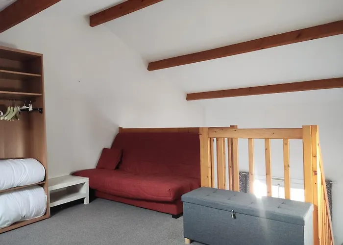 Au Calme Avec Piscine Et Parking Dans Securisee Apartmán