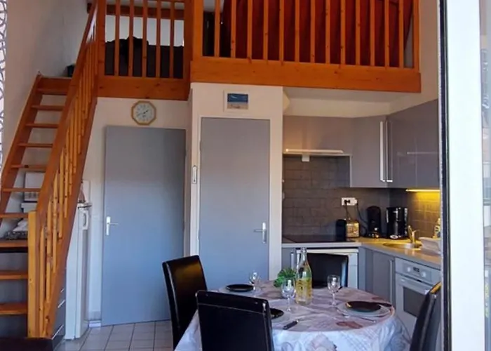 Au Calme Avec Piscine Et Parking Dans Securisee Apartmán