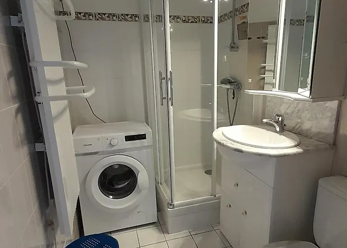 Au Calme Avec Piscine Et Parking Dans Securisee